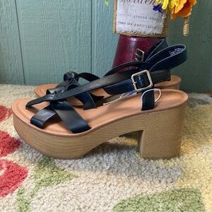 Universal Thread Size 11 Valerie Black Strappy Platform Block Heel Sandals
